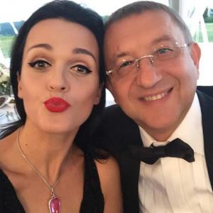 «Это ее отец?»: Старик-муж певицы Славы шокировал соцсети