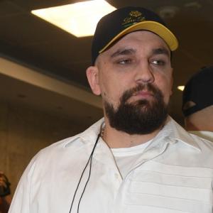 Располневший Баста выглядит 