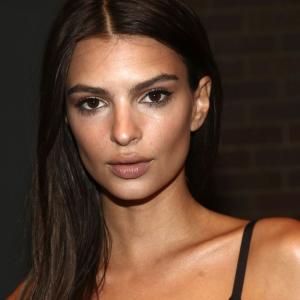 Топ-модель обвинили в лицемерии за демонстрацию небритых подмышек. Фото