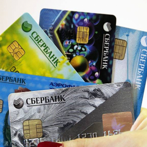 Сбербанк продлит срок действия платежных карт