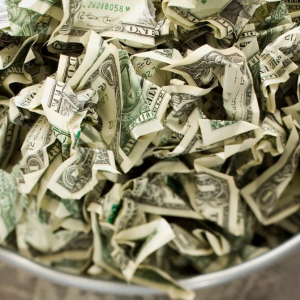 «Токсичные» валюты. Запретят ли в России доллары и евро?